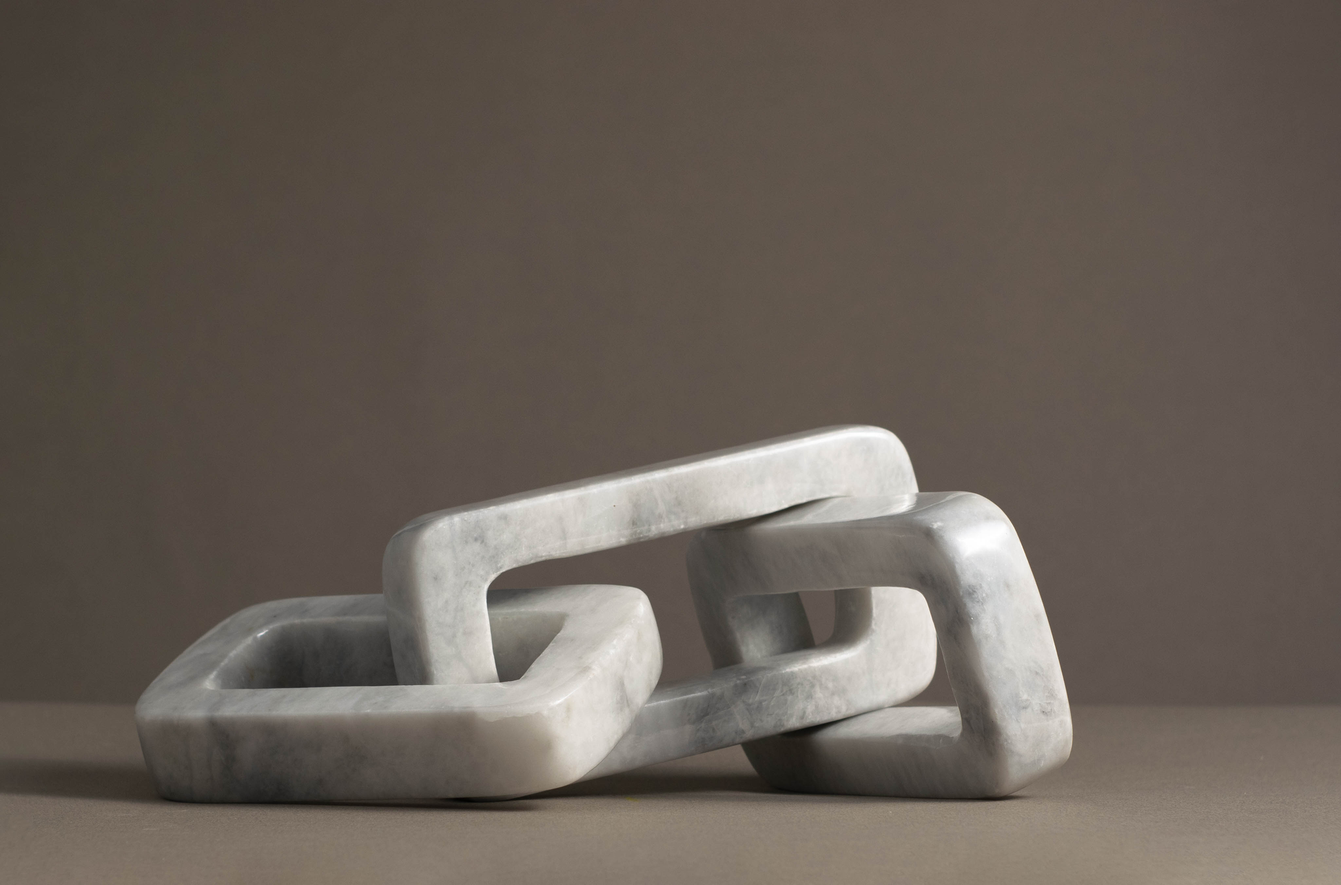 Sophisticated white marble link decorative piece, perfect for enhancing home décor.
