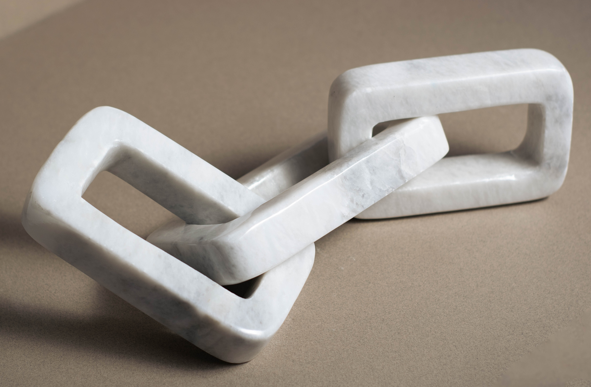 Elegant white marble link sculpture showcasing timeless design and contemporary appeal.
